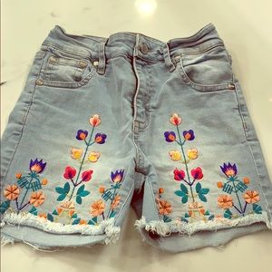 Peek Girl’s Light Wash floral Jean Shorts Size 12